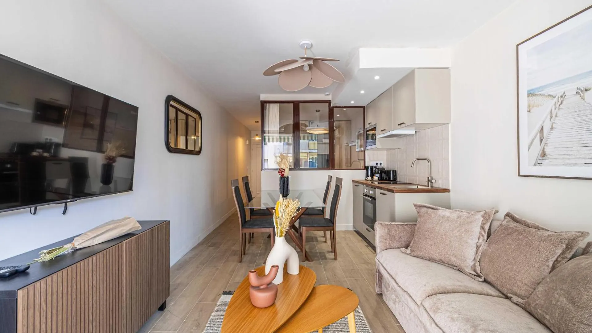 Sunny Getaway With Balcony And A-C In Antibes Apartment