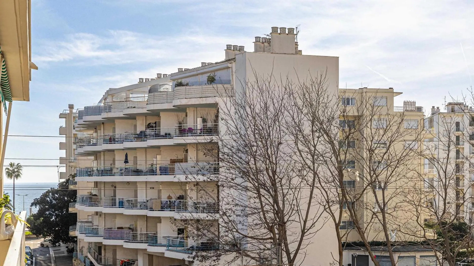 Sunny Getaway With Balcony And A-C In Antibes Apartment France